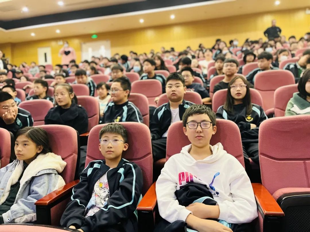 中加枫华国际学校初中部期中表彰大会记录！                