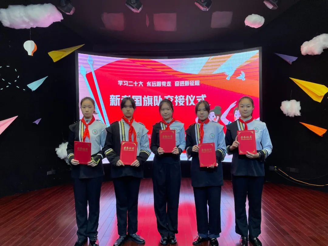 上海市民办复旦万科实验学校国旗队交接：让光荣和使命传递下去                