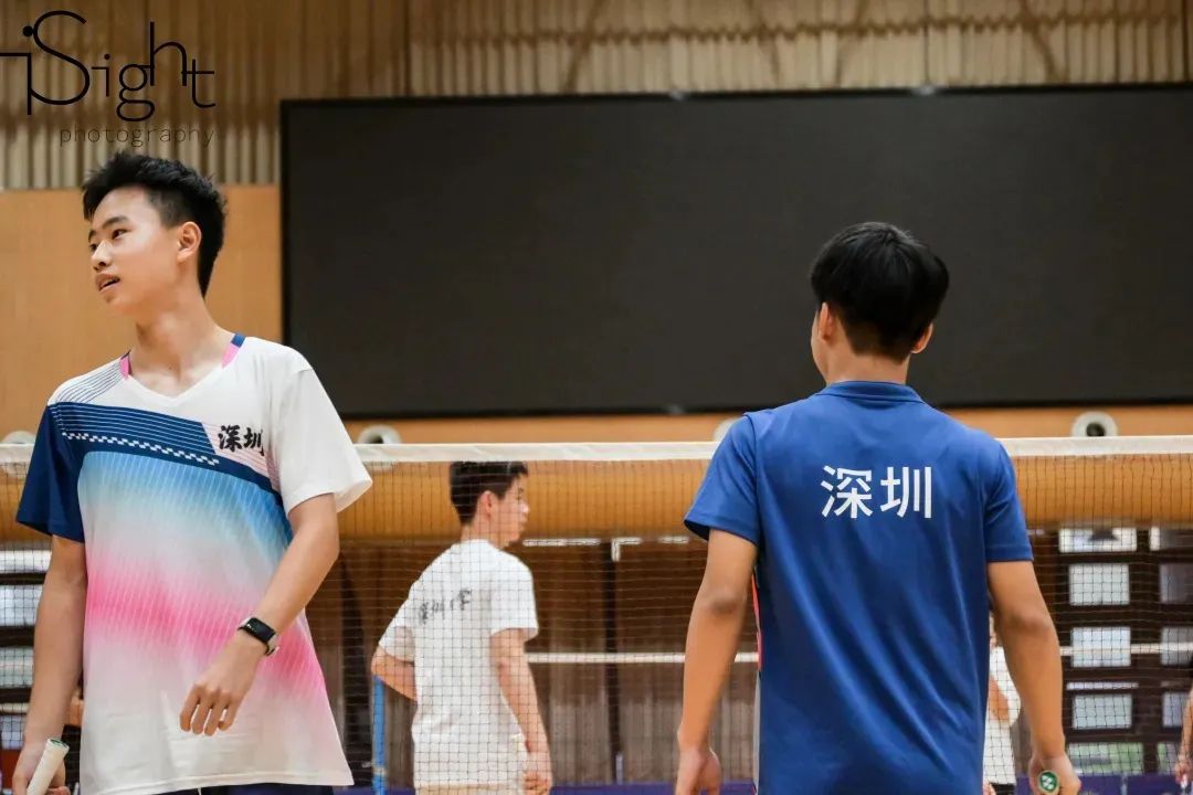 深圳中学体育联赛羽毛球项目取得优异成绩                