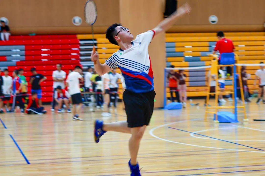 深圳中学体育联赛羽毛球项目取得优异成绩                