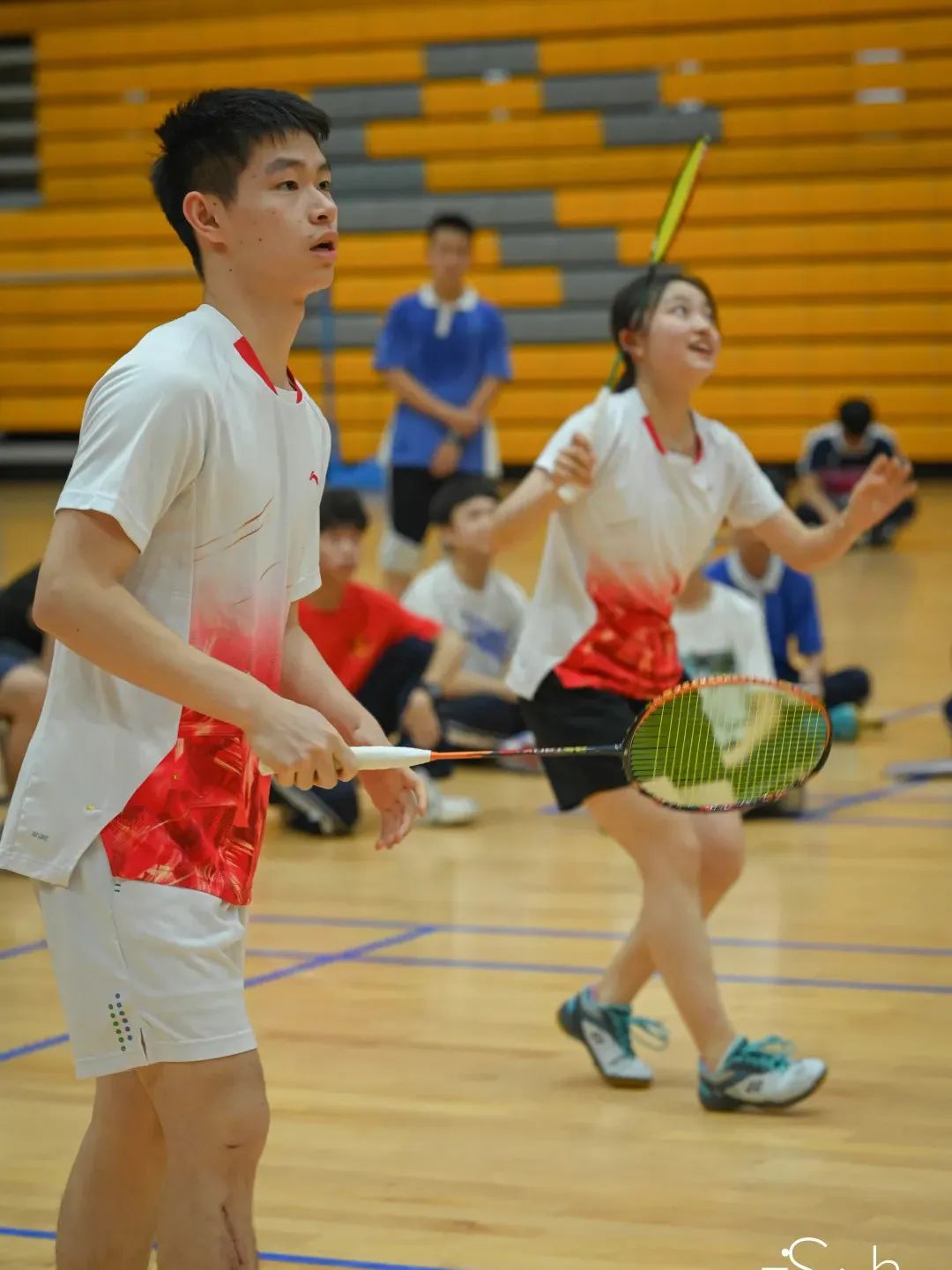 深圳中学体育联赛羽毛球项目取得优异成绩                