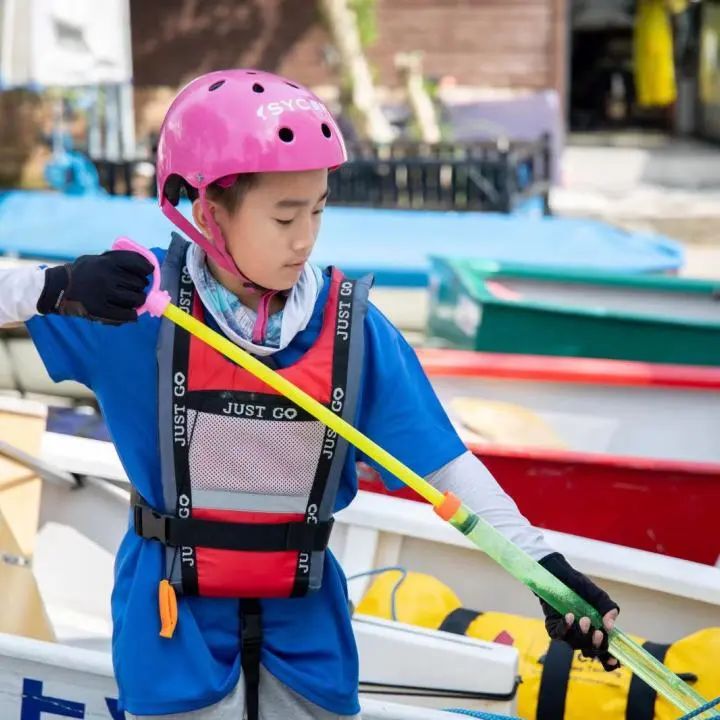 上海民办光华中学学生赢得上海市运动会帆船比赛冠军                