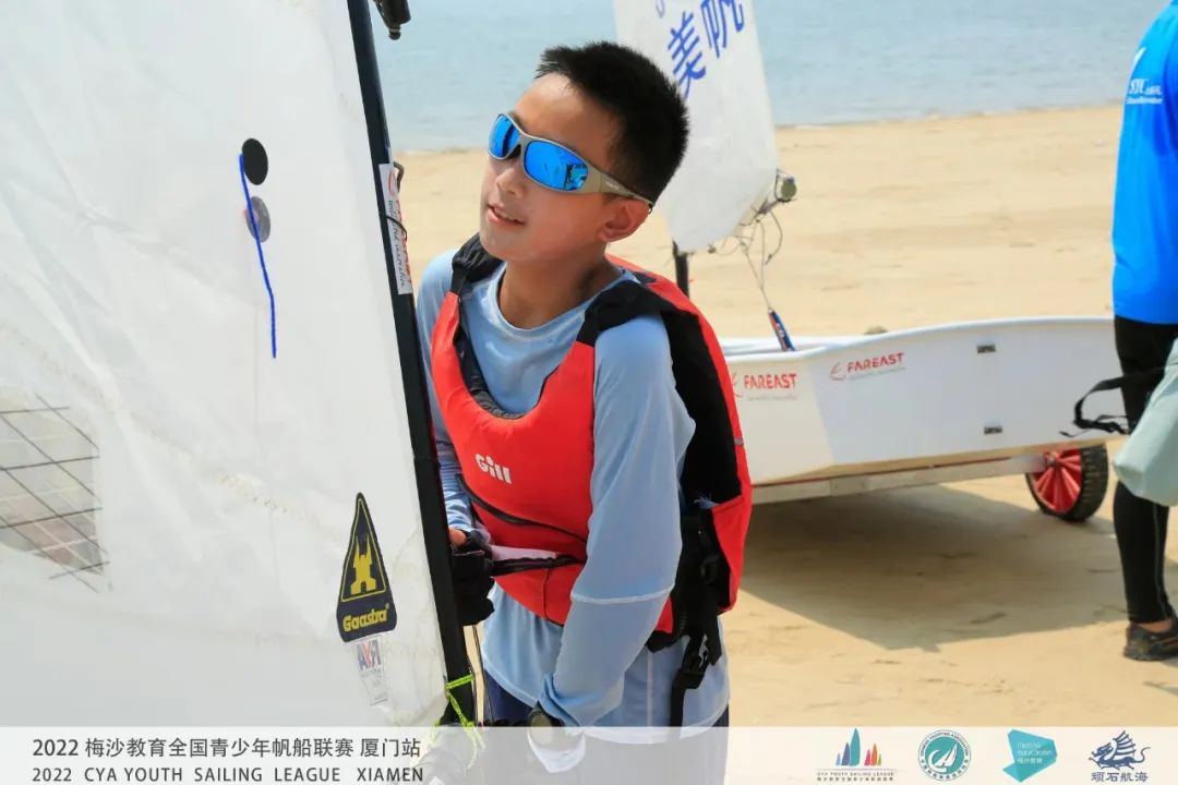 上海民办光华中学学生赢得上海市运动会帆船比赛冠军                