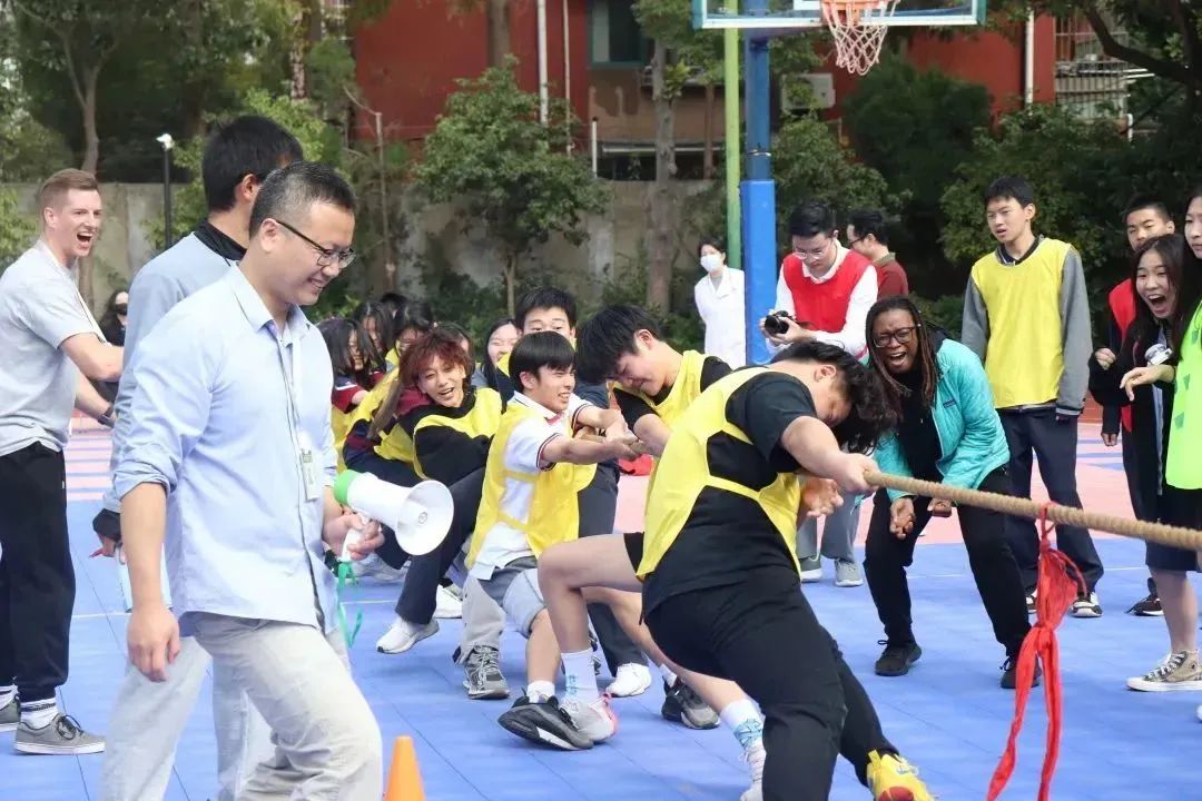 燎原双语学校国际课程班体育集锦：运动会上拼团结                