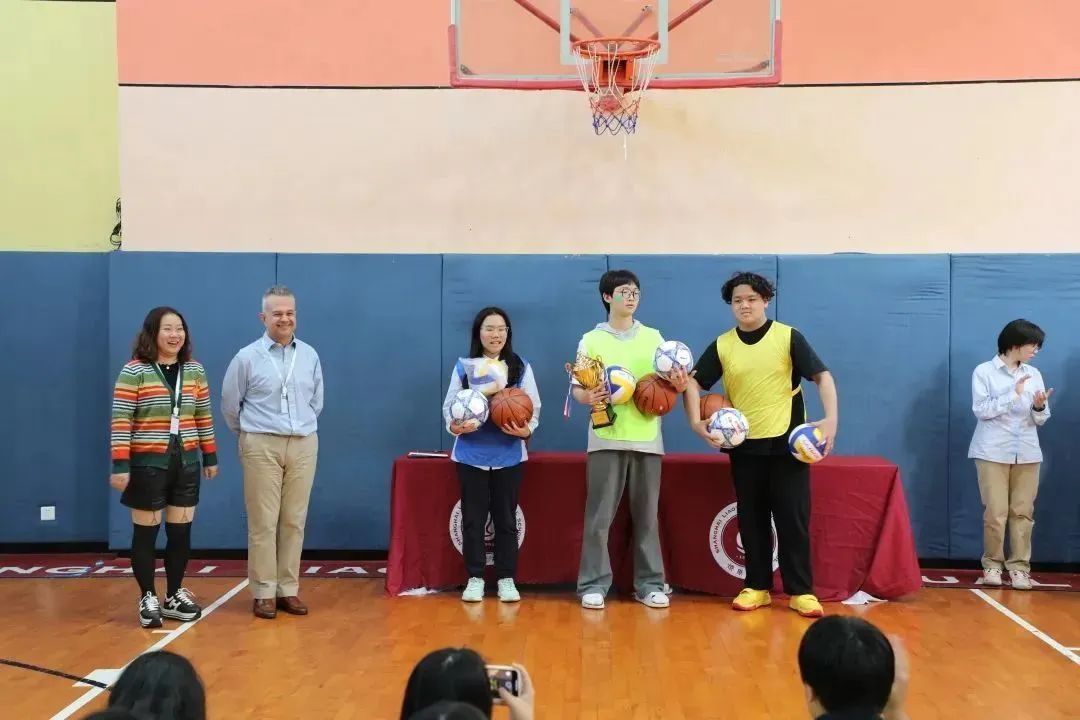 燎原双语学校国际课程班体育集锦：运动会上拼团结                
