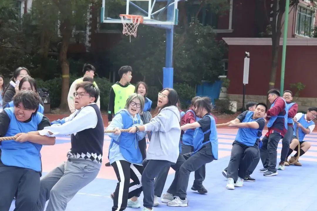 燎原双语学校国际课程班体育集锦：运动会上拼团结                