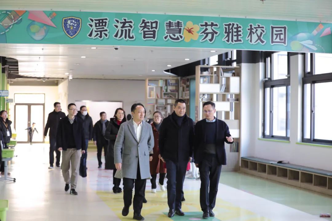 浦江镇领导来到上海世外教育附属浦江外国语学校指导开学工作                