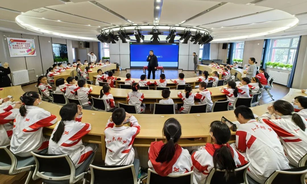 中国人民大学附属中学分校:举办首届数学嘉年华                