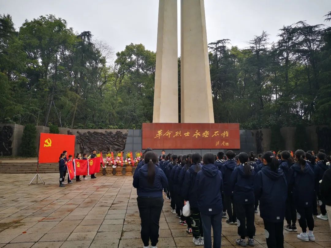 杭州上海世外学校：祭陵园英烈，传革命精神                