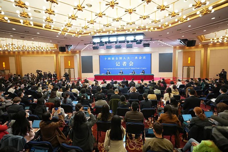 上海师范大学天华学院：如何准确切换“狂飙”的喻意                