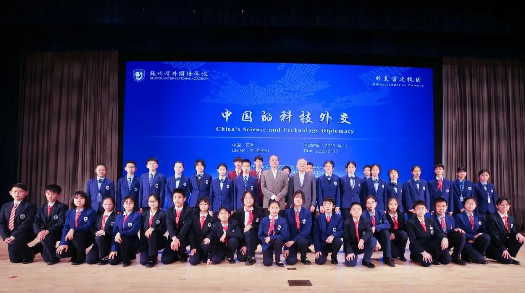 苏州湾外国语学校：两位外交官进校园                